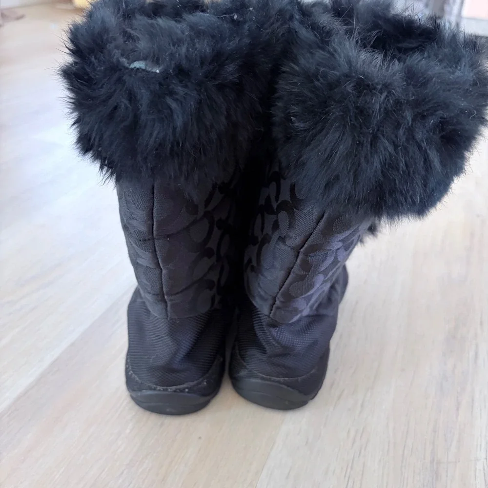 Coach Jennie Black Signature Monogram Quilted Faux Fur Snow Boots Q522 Womens 7B